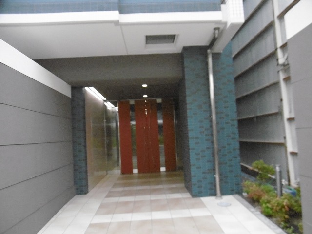 24/30 エントランス