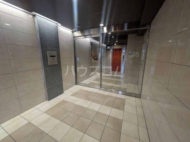 27/30 エントランス