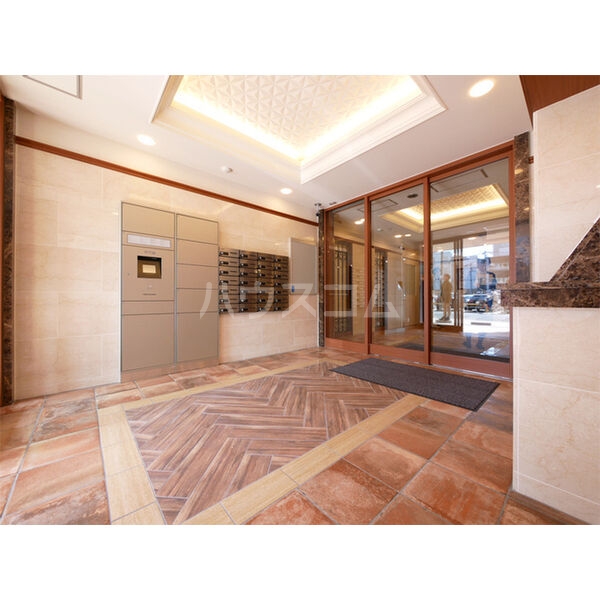 13/20 エントランス