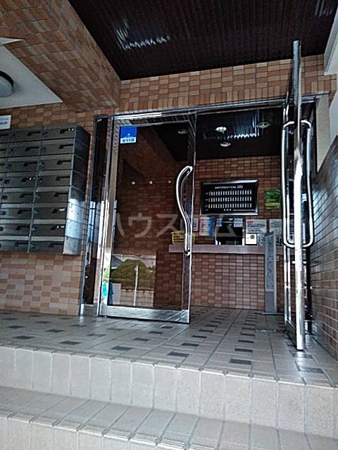 26/30 エントランス