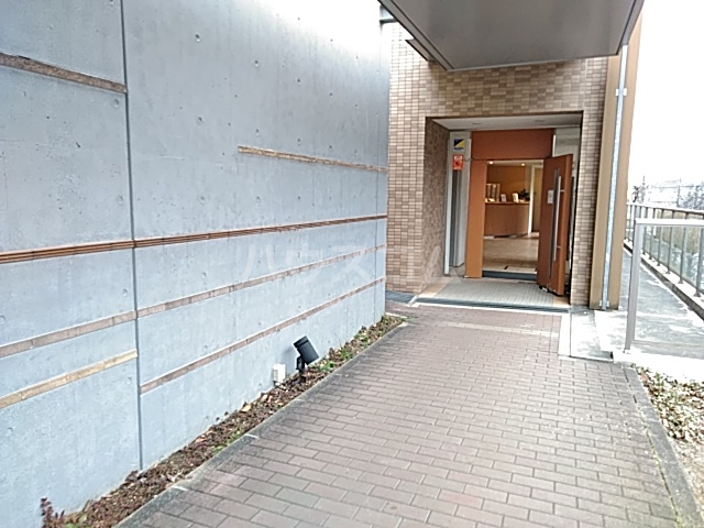 27/29 エントランス