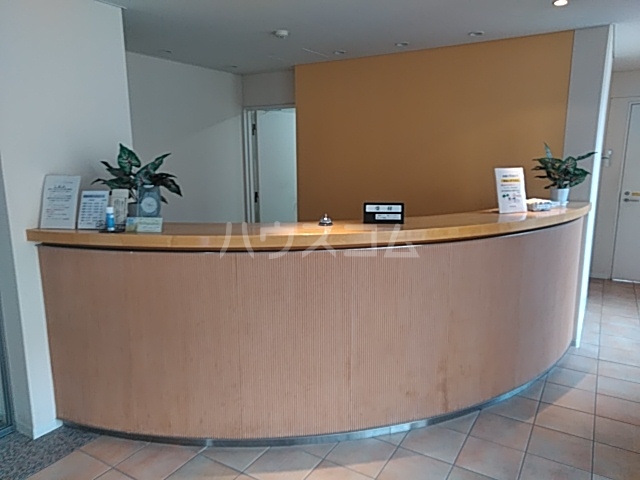 26/28 エントランス