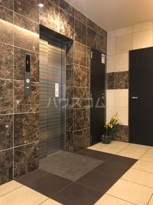 19/26 エントランス