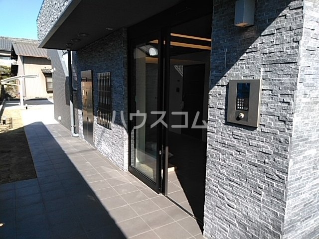 25/30 エントランス