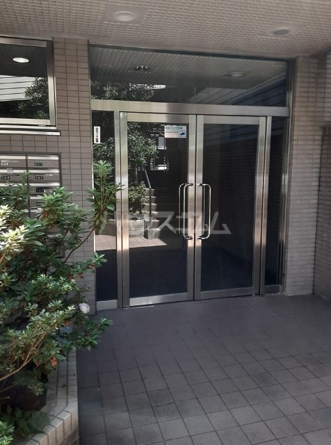 16/21 エントランス