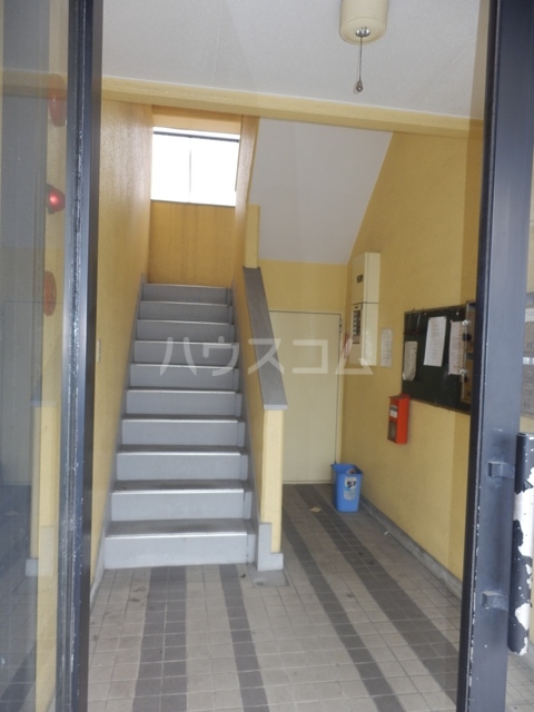 18/26 エントランス