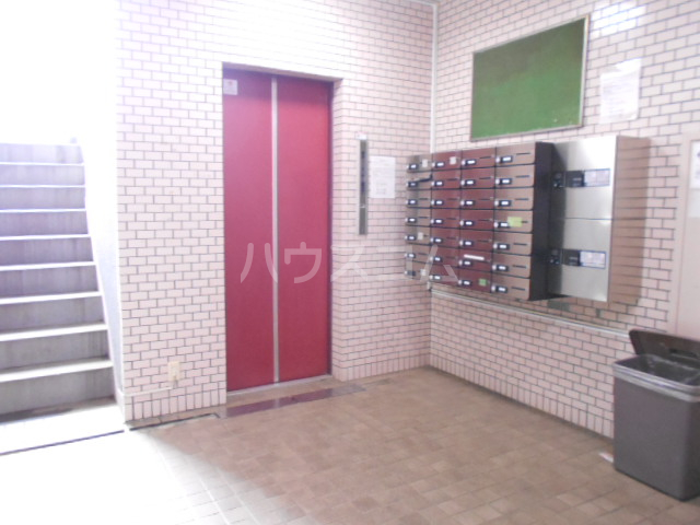 26/30 エントランス