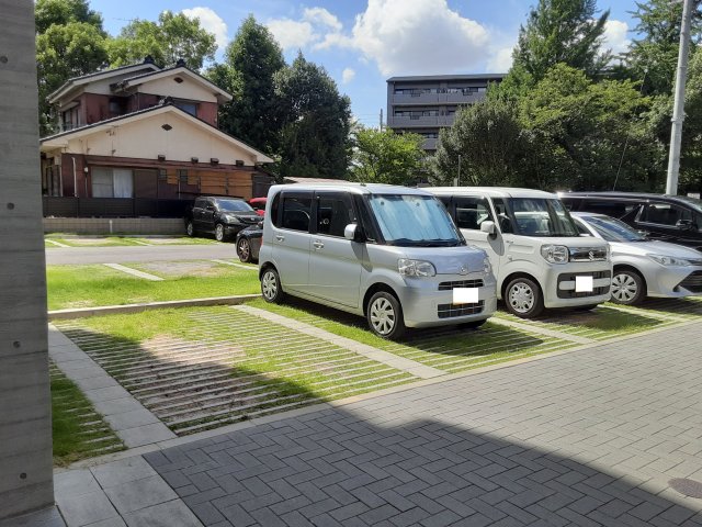 28/30 駐車場