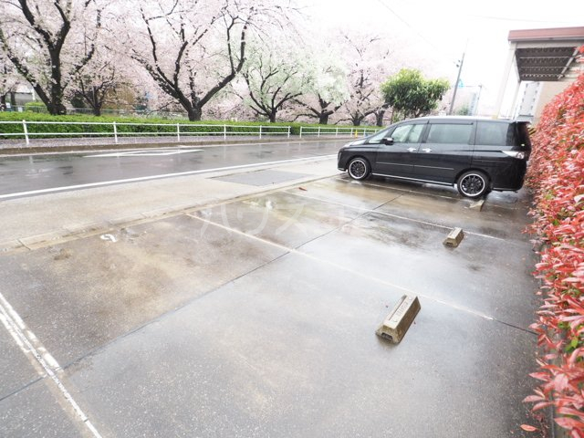 23/30 駐車場