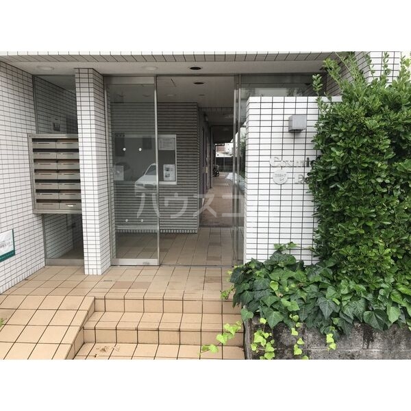 21/27 エントランス