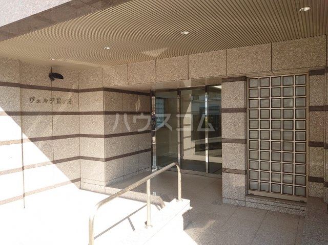 28/30 エントランス