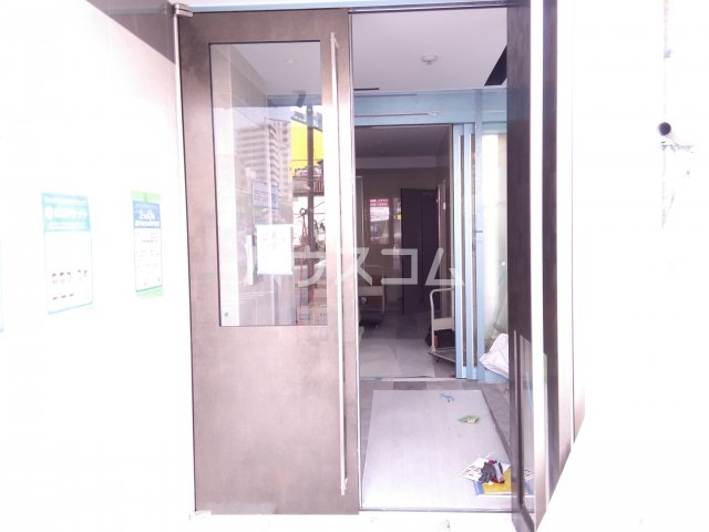 19/27 エントランス