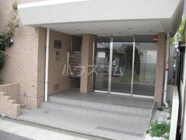 21/30 エントランス