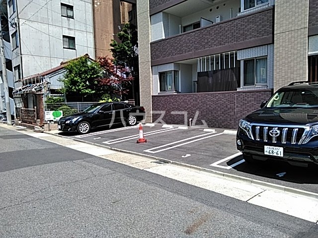 28/30 駐車場