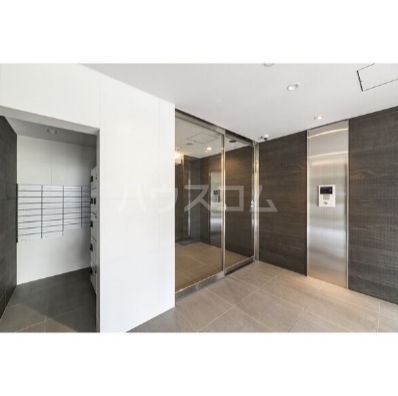 18/25 エントランス