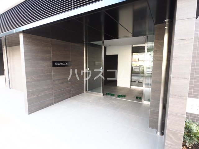 27/30 エントランス