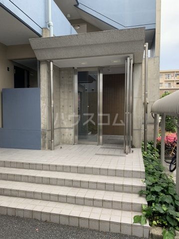 25/30 エントランス