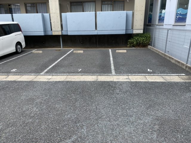 22/28 駐車場
