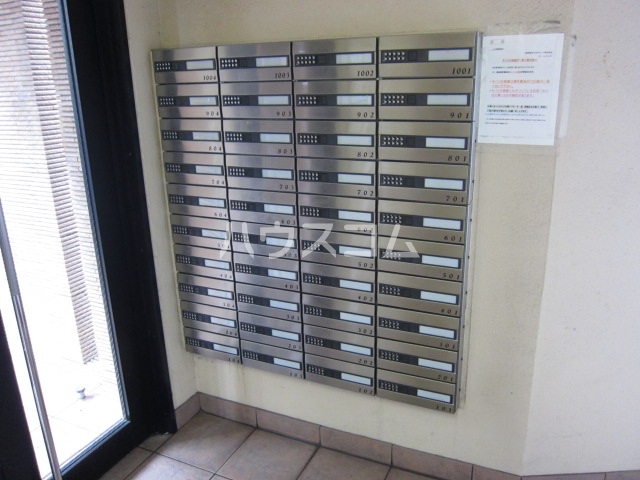 19/27 エントランス