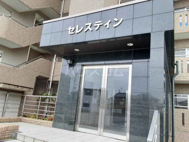 2/4 エントランス