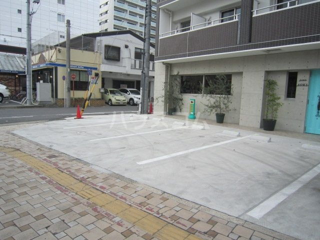 22/27 駐車場