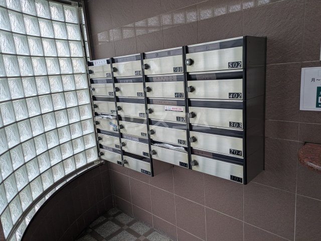 27/30 エントランス