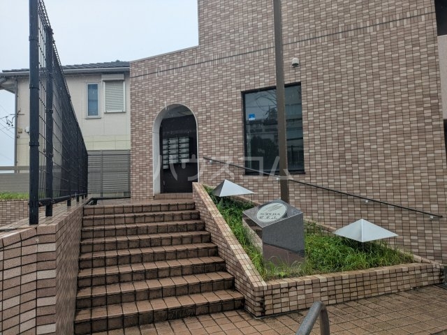 28/30 エントランス