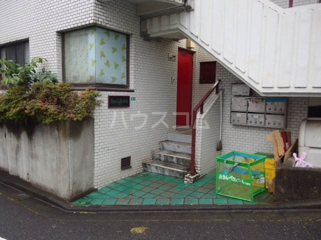 24/30 エントランス