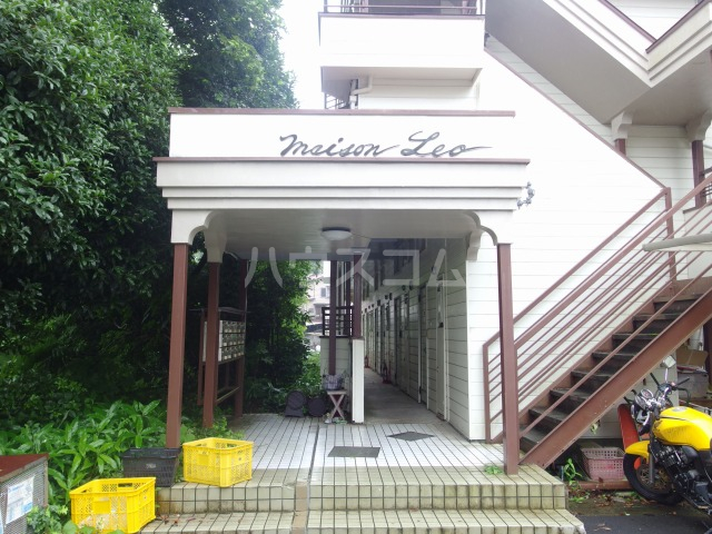 23/30 エントランス