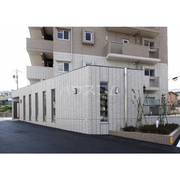 18/27 エントランス