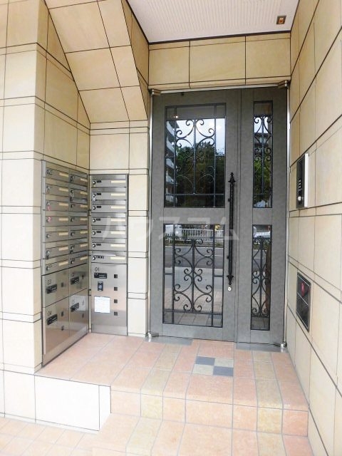 17/23 エントランス