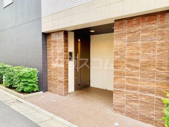 26/30 エントランス