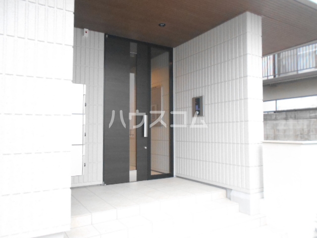 21/30 エントランス