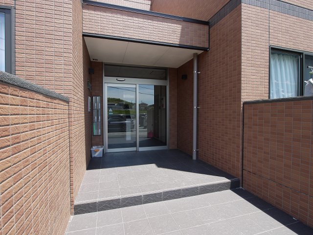 28/30 エントランス