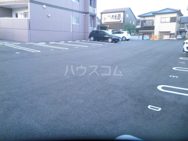 22/28 駐車場