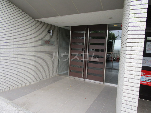 20/30 エントランス