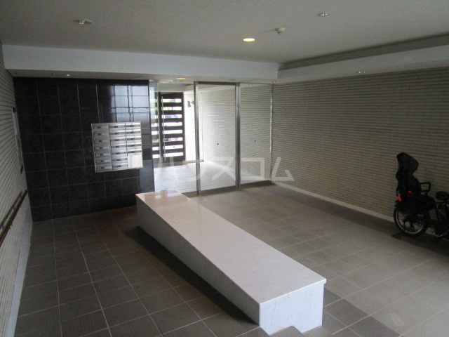 21/30 エントランス