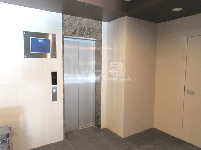 16/18 エントランス