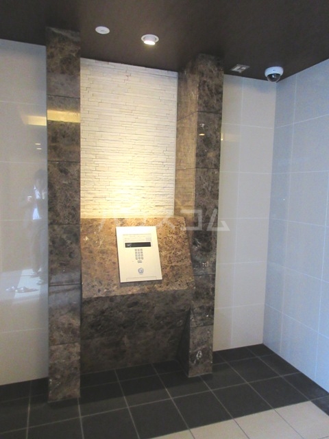 16/18 エントランス