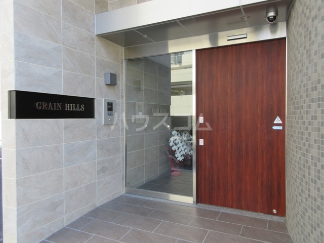 16/23 エントランス