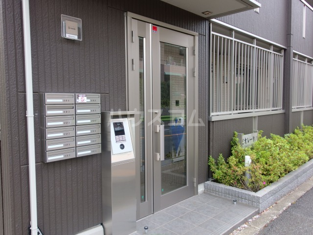 24/30 エントランス