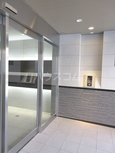 22/27 エントランス