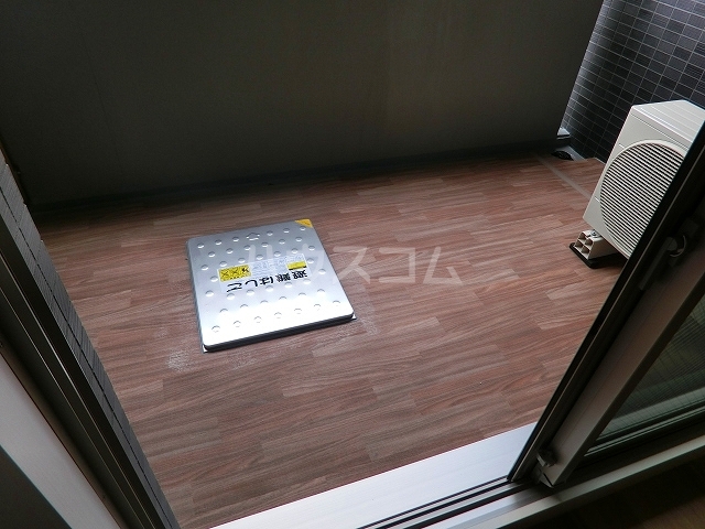 18/27 バルコニー