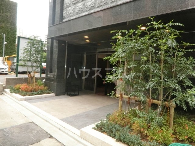 23/27 エントランス