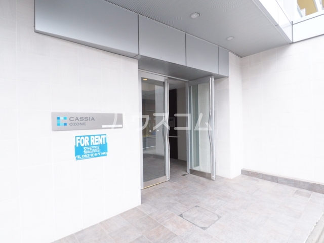 28/30 エントランス