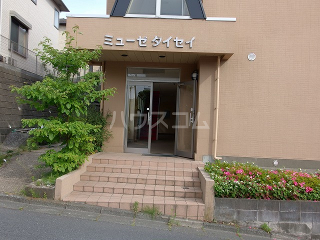 24/30 エントランス