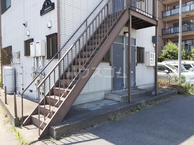 16/23 エントランス