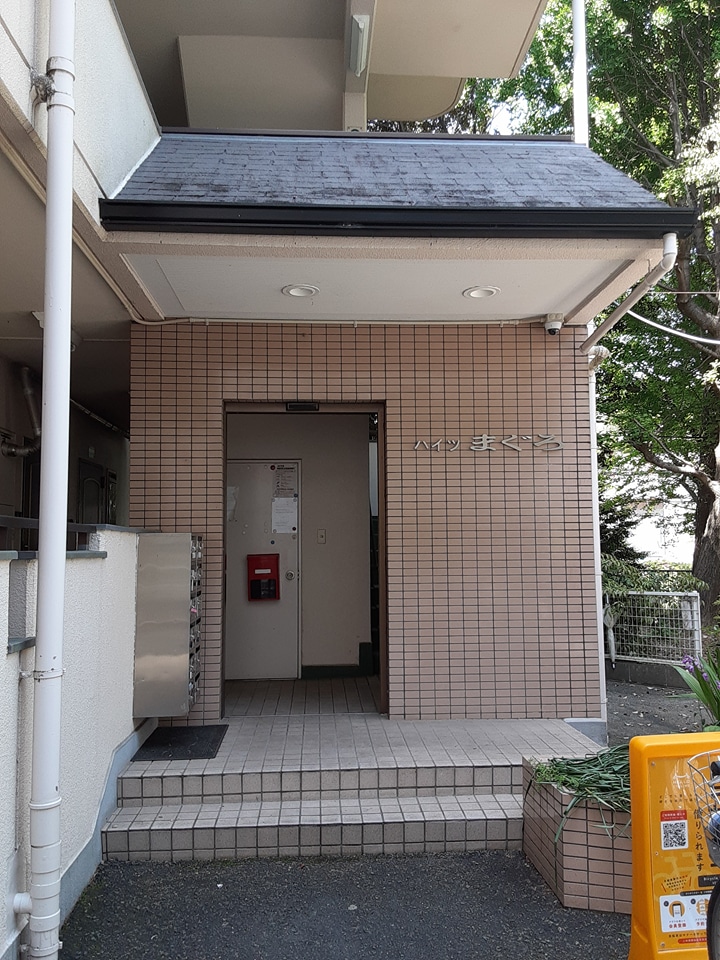 27/30 エントランス