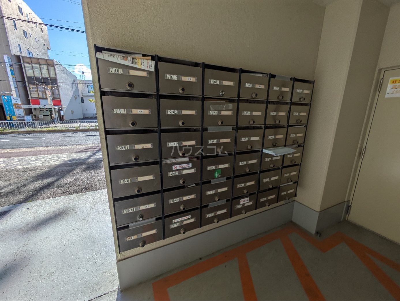 20/27 エントランス