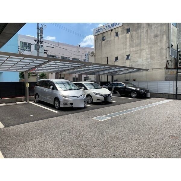 21/22 駐車場